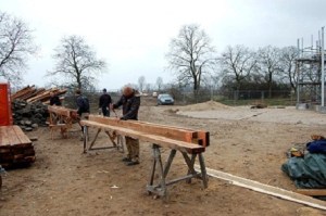 Spijkers uit balken halen