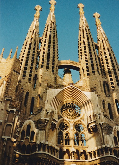 Barcelona met de Sagrada Familia nog in aanbouw in 1997