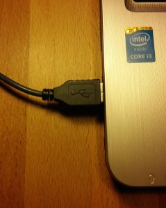 Plug in: aansluiting van de muis in de laptop.