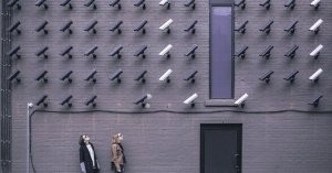 Inbreuk op privacy: muur vol met camera's